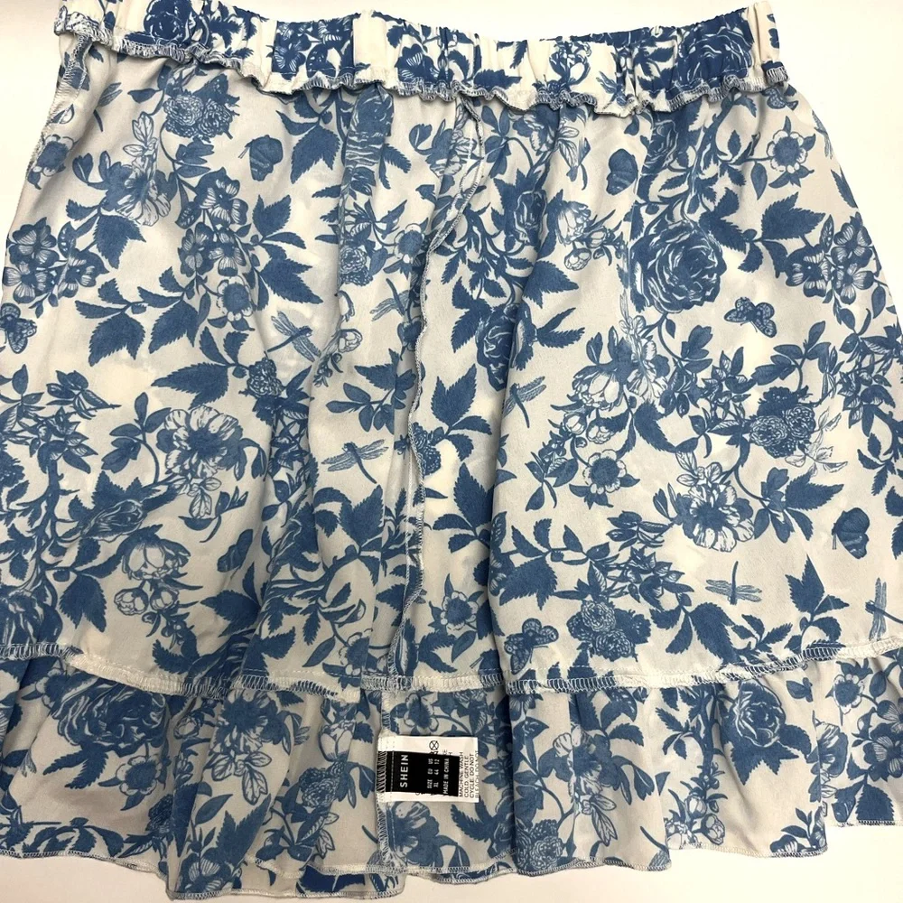 ❤️ FREE with any purchase 🙏🏽 Shein 💙🩵 Ruffle Hem Skirt Floral Pattern - Picture 9 of 15